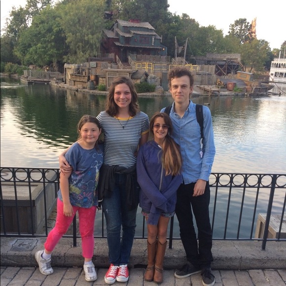 Hey there! 😊 - Picture 5 of 8